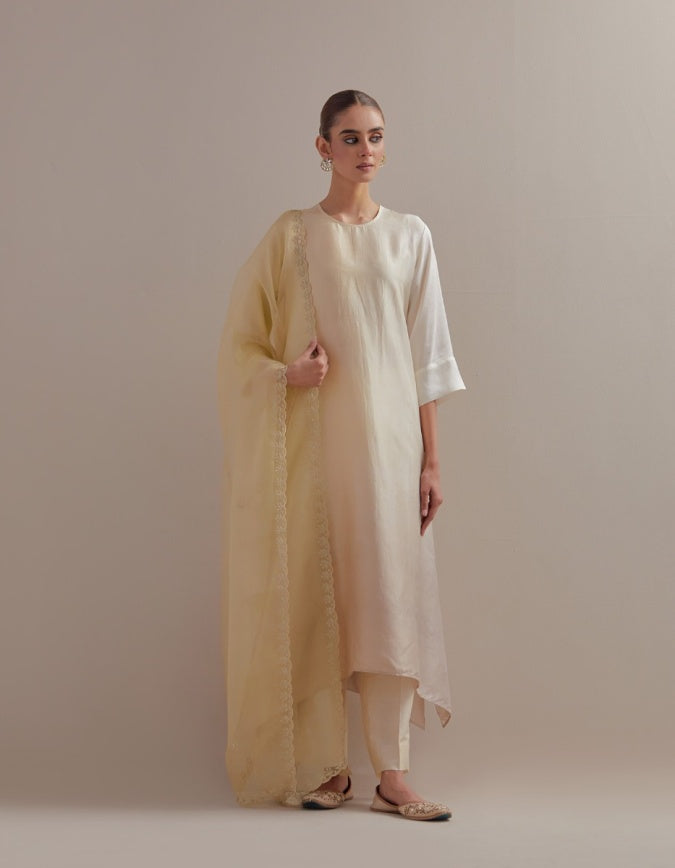 Ivory Ombre Kurta with Scalloped Organza Dupatta and pants