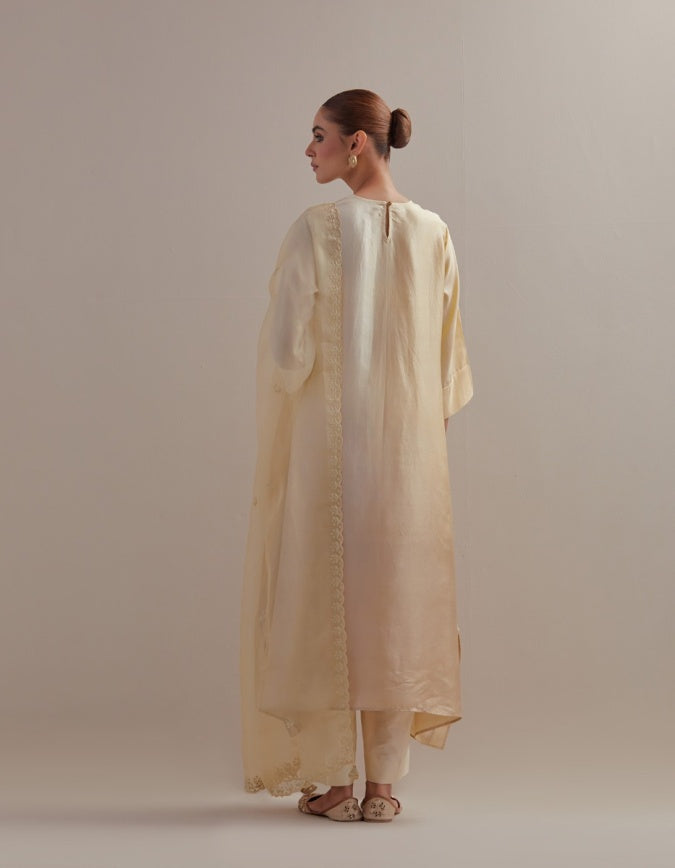 Ivory Ombre Kurta with Scalloped Organza Dupatta and pants