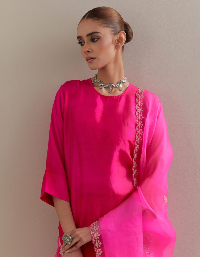 Fuchsia Red Ombre Kurta with Scalloped Organza Dupatta and pants